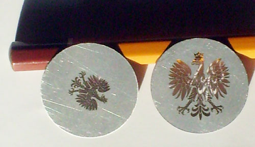 2 wycięte orły: 1cm i 2 cm wysokości