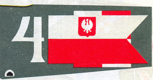 Bandera wojenna wz. 1919 jako znak rozpoznawczy na samolocie lotnictwa morskiego Brandenburg B II – naniesiona na szachownicę, gdyż samolot był wcześniej na stanie jednostki lotniczej w Toruniu. [źródło: Królikiewicz T.: Polski samolot i barwa”, Wyd. MON 1990]